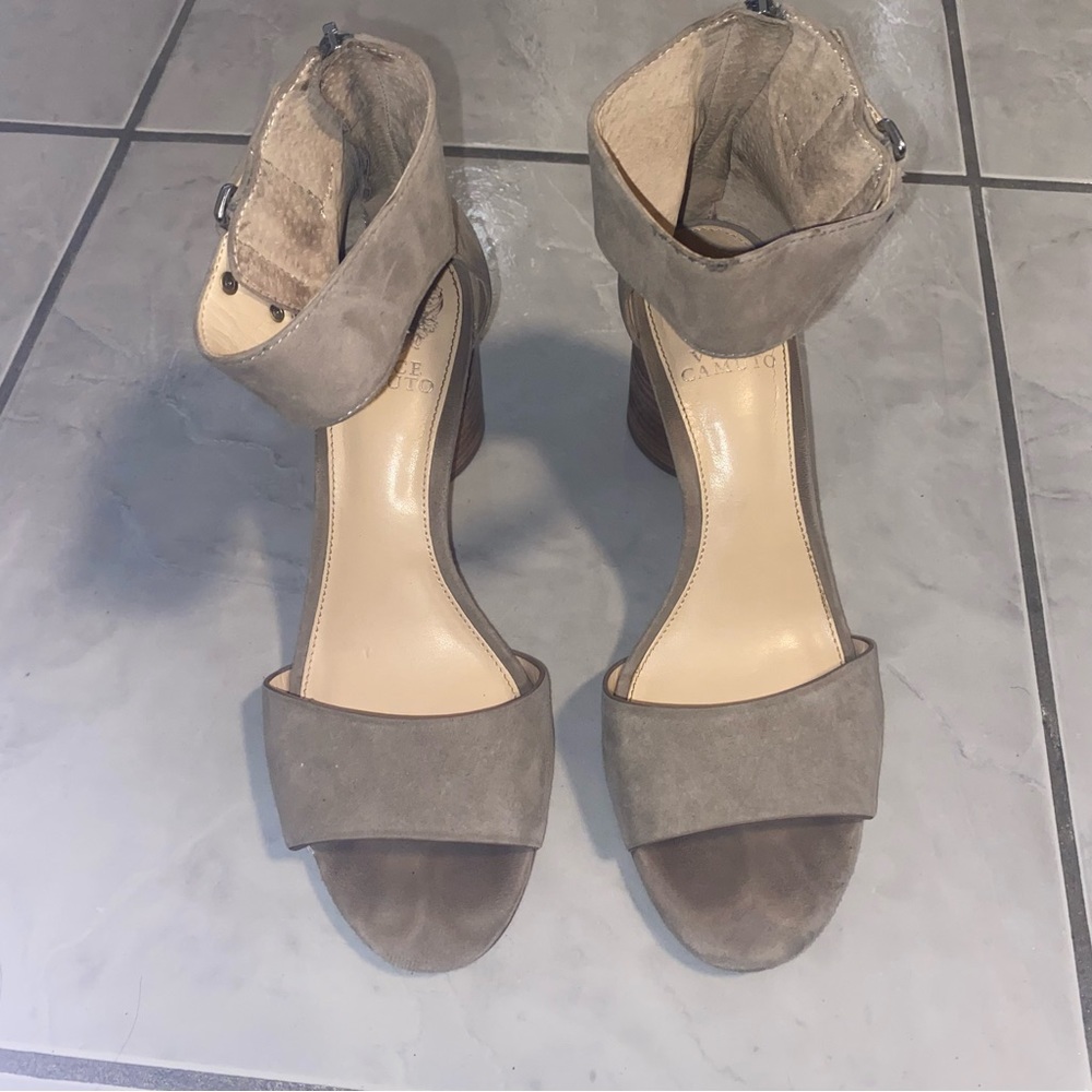 Heel shoes